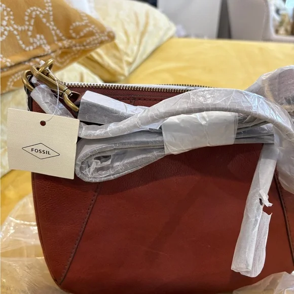 Fossil Women's Burgundy Shoulder Bag - Picture 2 of 3